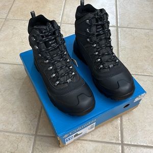 NIB New in Box Columbia mens Sz 10 Snowcross Mid boot Waterproof 200G Insulation